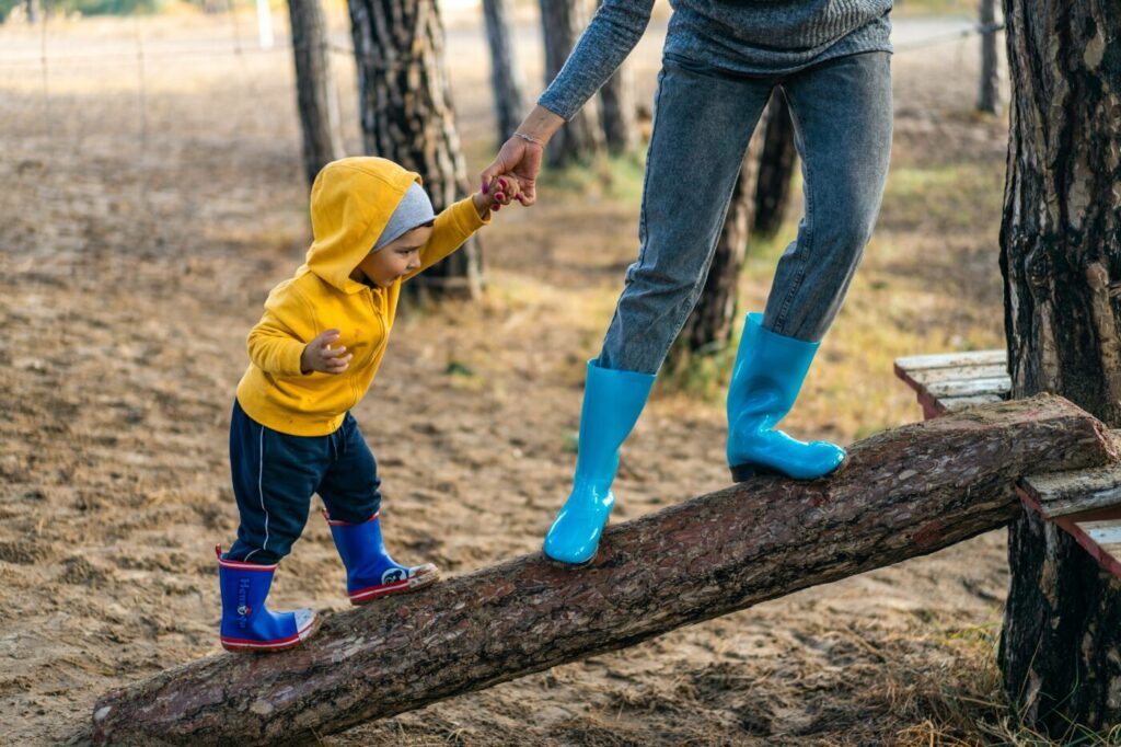 Child and mum holding hands